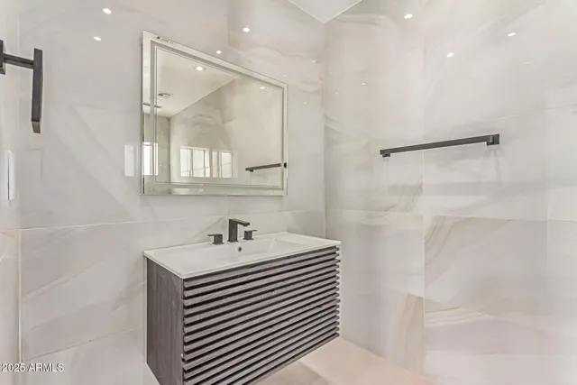 $3,799,000 | 3301 East Rovey Avenue, Paradise Valley, AZ 85253