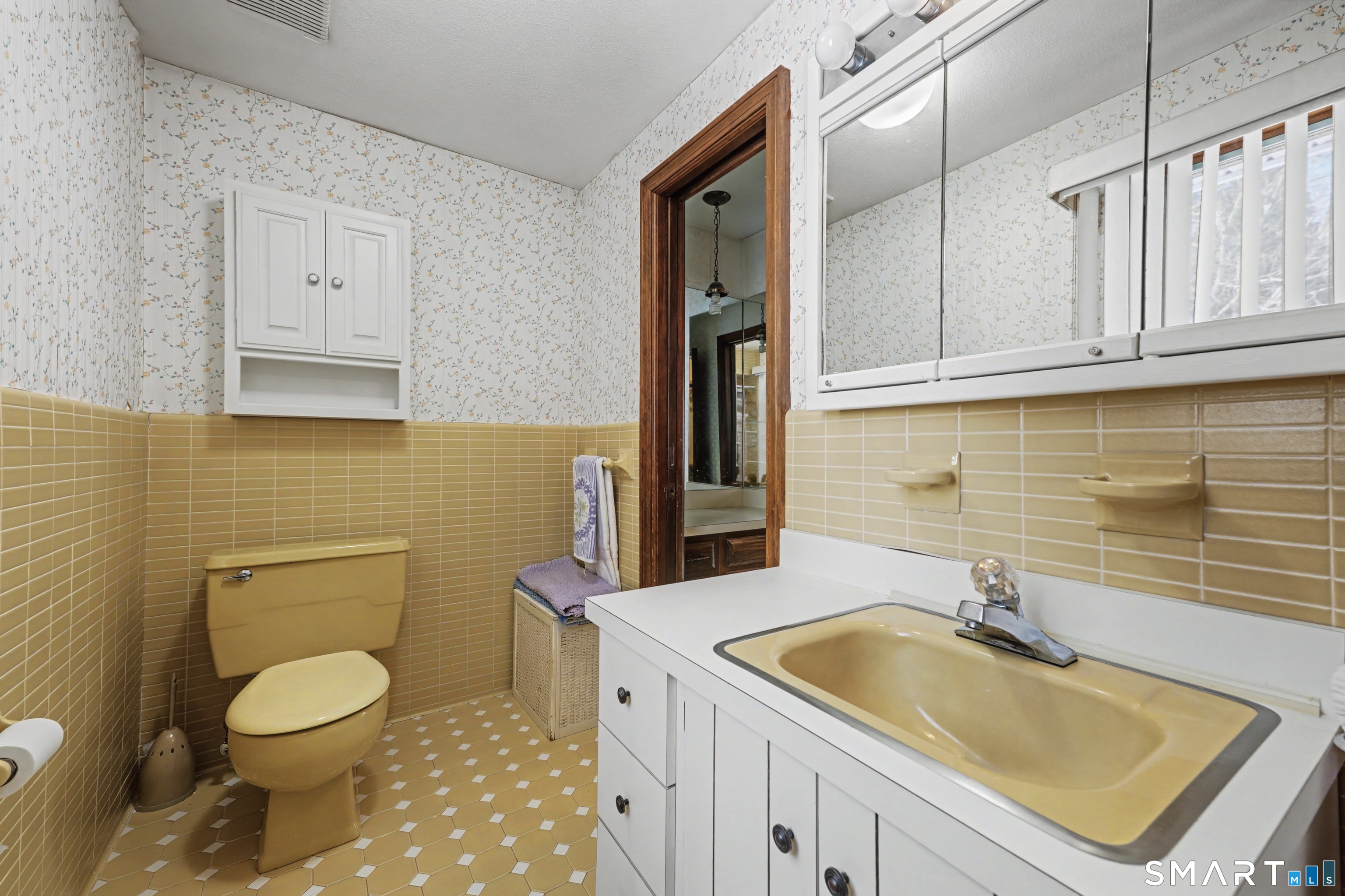 90 Rolling Ridge Road Hamden, CT 06518 - Photo 24 of 36