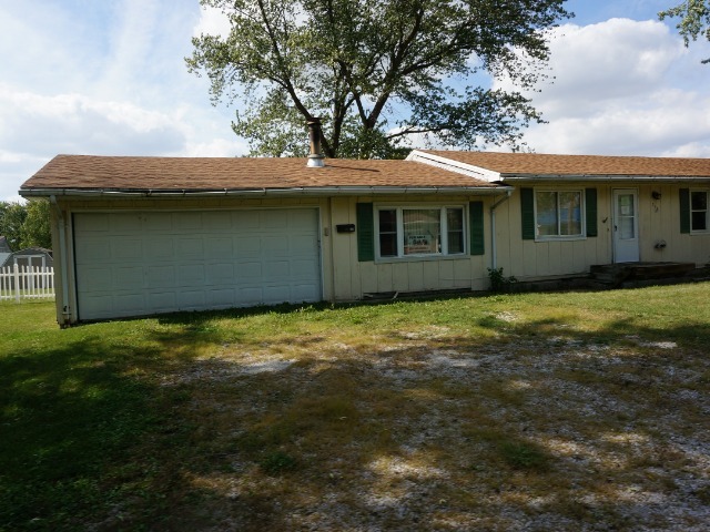 306 Virginia Drive Ridge Farm, IL 61870 - Photo 2 of 15