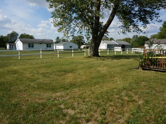 306 Virginia Drive Ridge Farm, IL 61870 - Photo 4 of 15