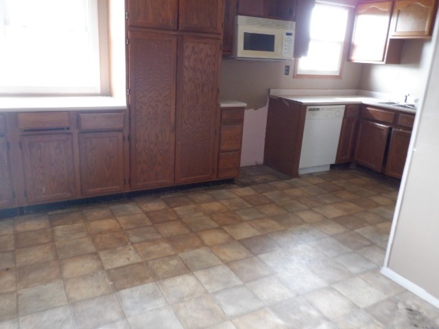 306 Virginia Drive Ridge Farm, IL 61870 - Photo 7 of 15