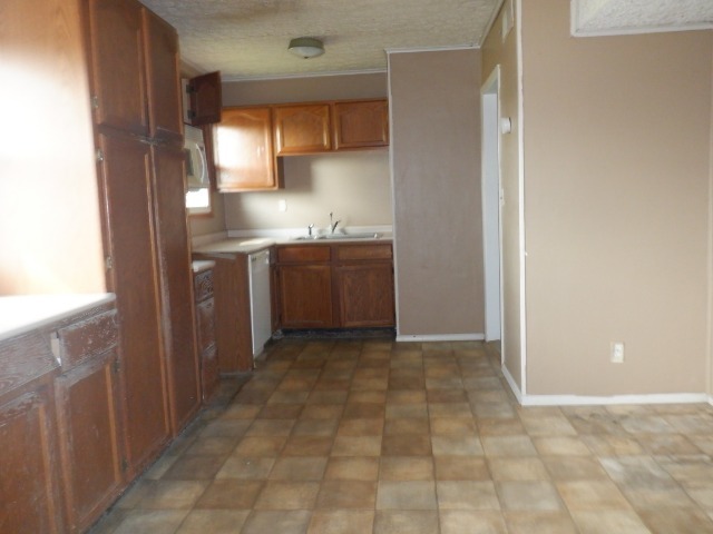 306 Virginia Drive Ridge Farm, IL 61870 - Photo 8 of 15