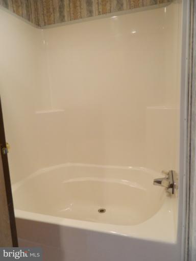 16912 Alcott Road Hagerstown, MD 21740 - Photo 14 of 29 Bath (Master)