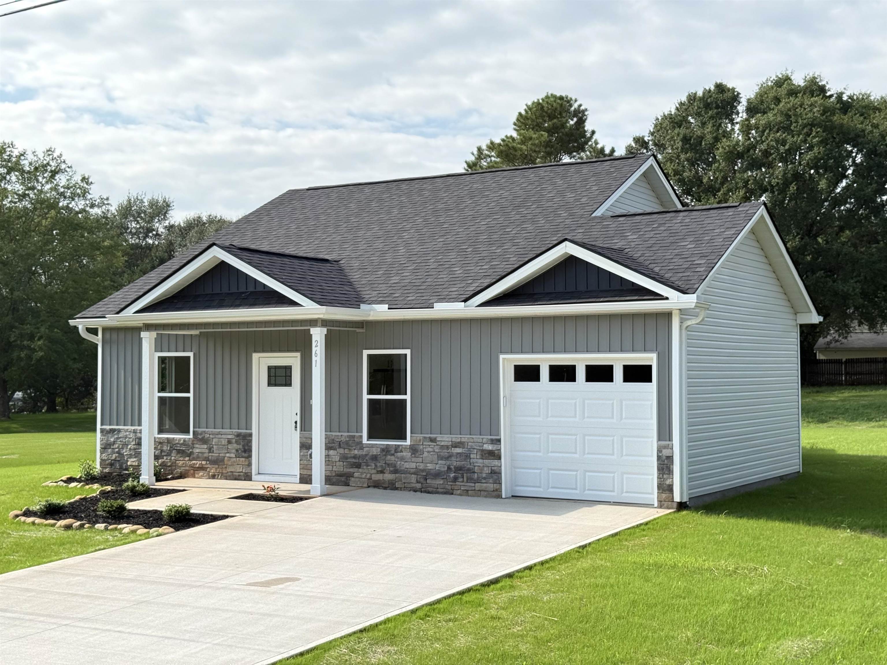 261 Woodgate Road Cowpens, SC 29330 - Photo 3 of 26