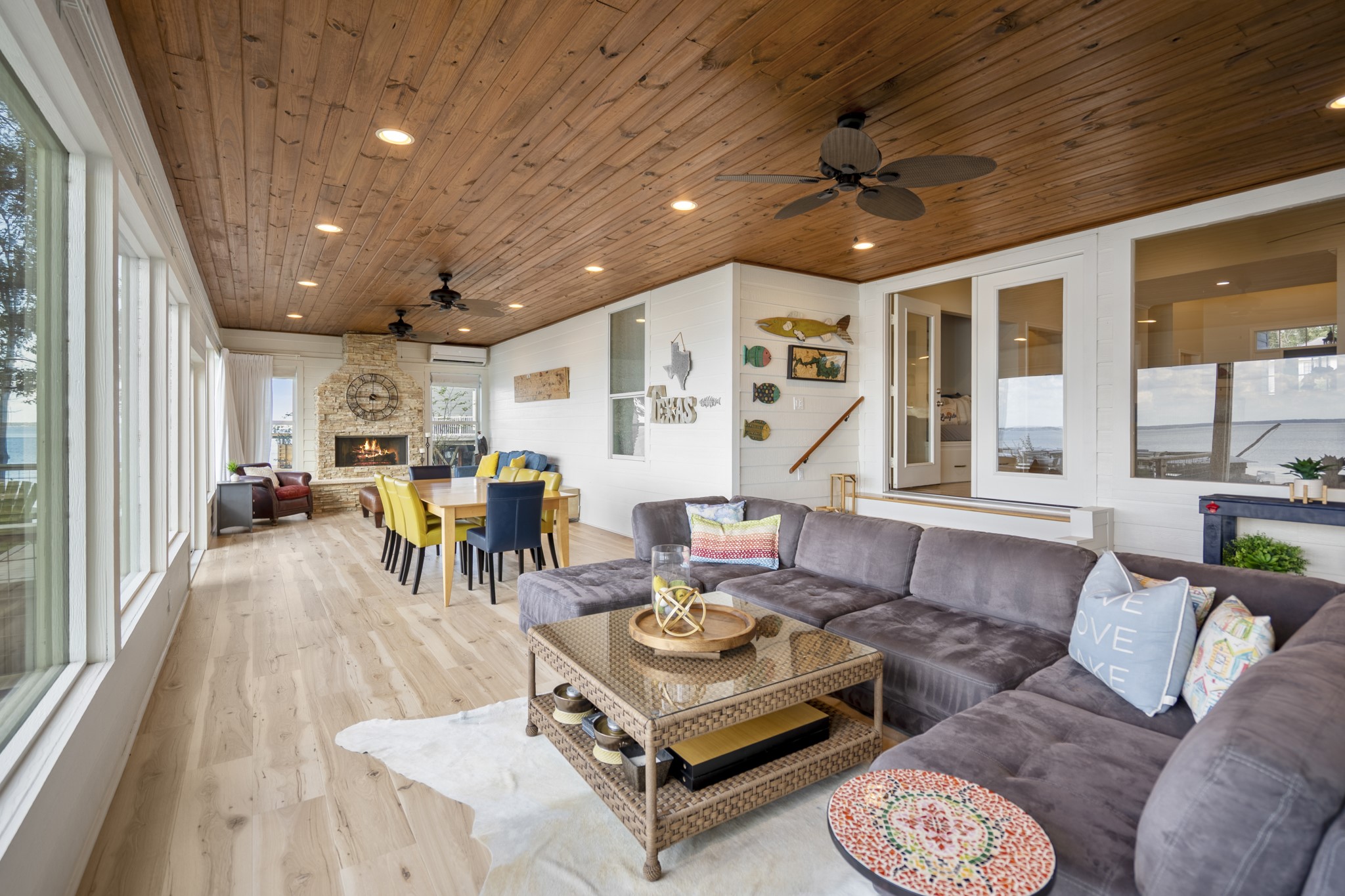 615 Inlet Drive Livingston, TX 77351 - Photo 15 of 50 a living room with furniture and a large window