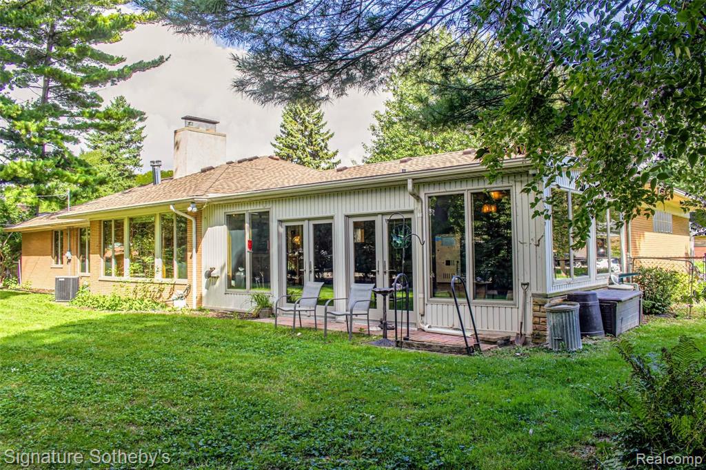 99 Shoreham Road Grosse Pointe Shores, MI 48236 - Photo 3 of 33