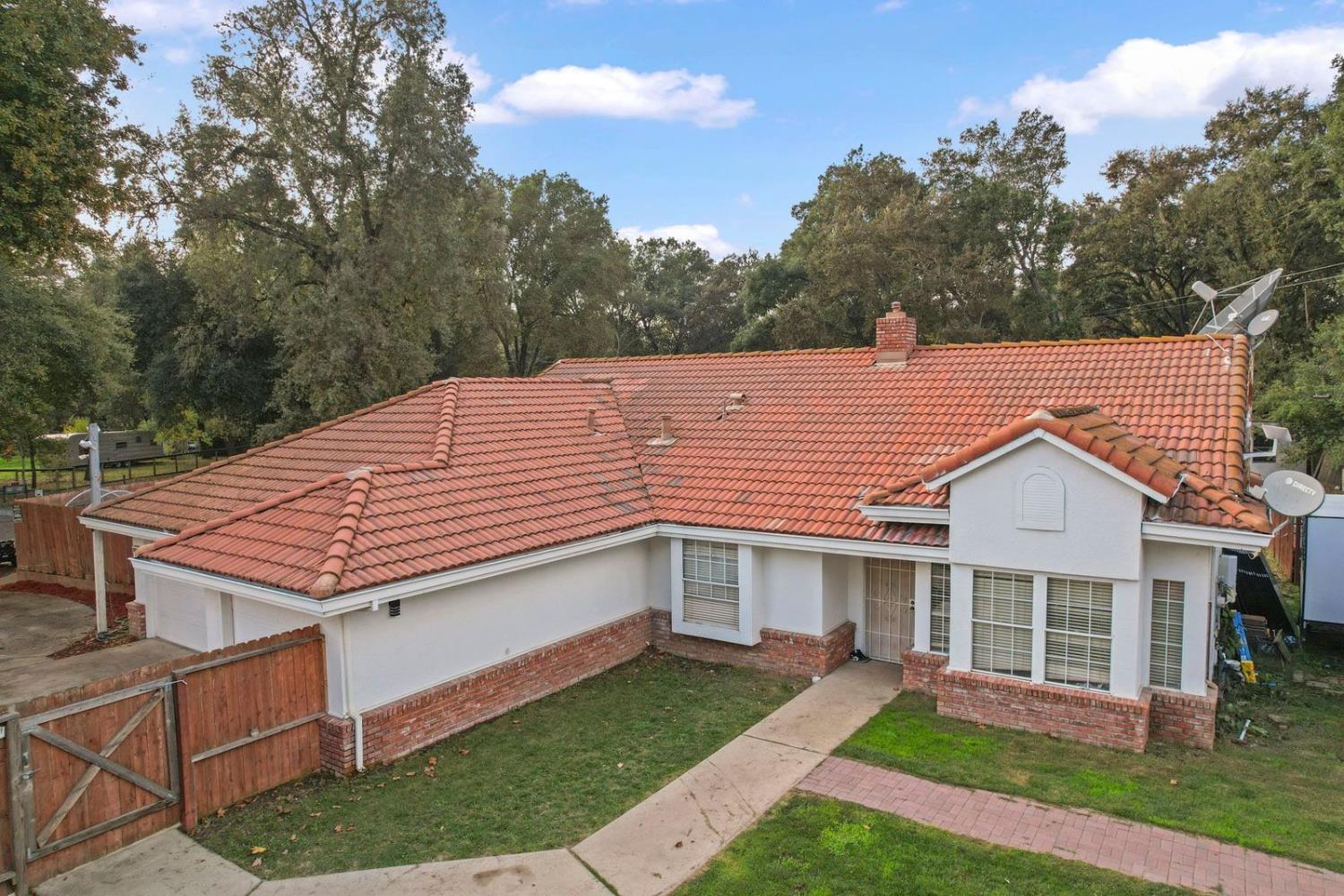 8596 West Samoha Court Thornton, CA 95686 - Photo 2 of 33