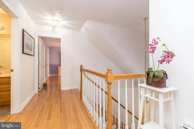 a view of empty room with window