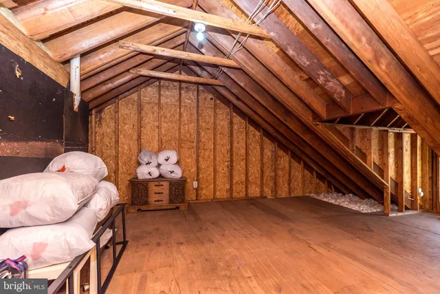 a view of a house with a yard and plants