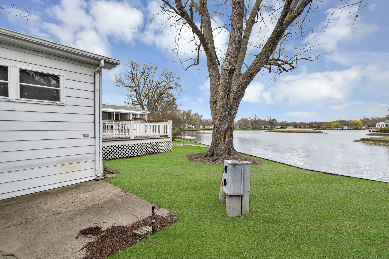 1053 Lakeview Road Elgin, IL 60123 - Photo 27 of 33 a front view of a house with garden