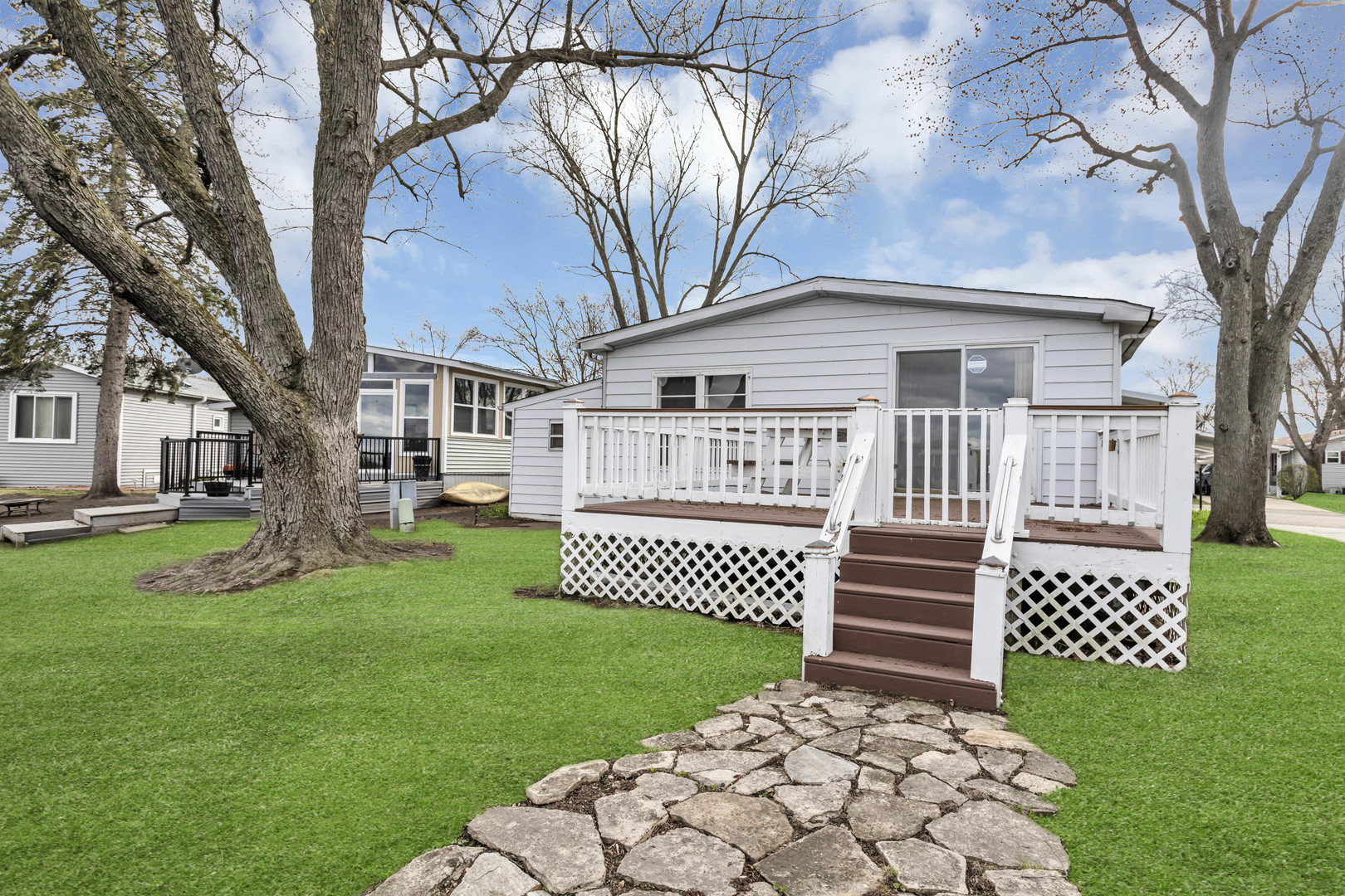1053 Lakeview Road Elgin, IL 60123 - Photo 30 of 33 a front view of a house with a garden