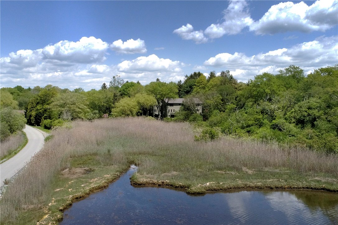 30 Hazard Road Newport, RI 02840 - Photo 2 of 40
