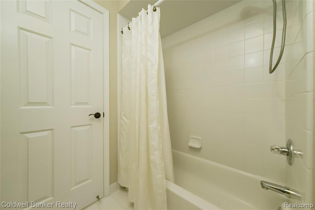 1214 Putnam Circle Rochester, MI 48307 - Photo 27 of 36