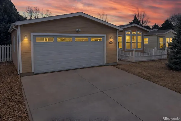 a view of front of a house with a garage