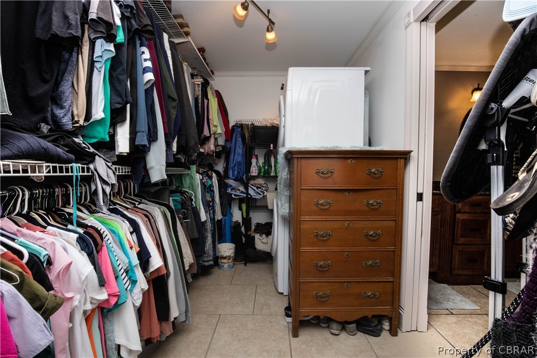 2471 Regent Road Topping, VA 23169 - Photo 24 of 40 Primary walk-in with laundry