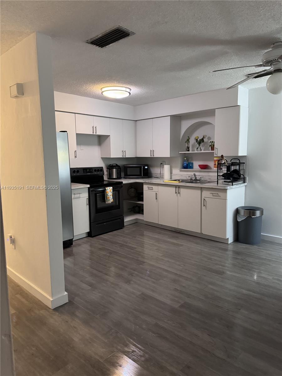 2757 Southwest 34th Avenue Miami, FL 33133 - Photo 6 of 10