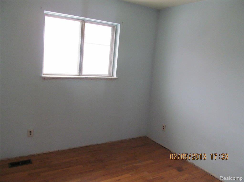 16831 Stephens Road Eastpointe, MI 48021 - Photo 9 of 13 stephens 009.jpg