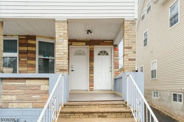 $2,700 | 18 Lowden Street, Unit 1, Elizabeth, NJ 07208