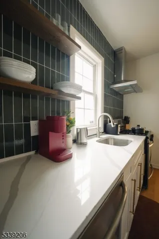 $2,700 | 18 Lowden Street, Unit 1, Elizabeth, NJ 07208