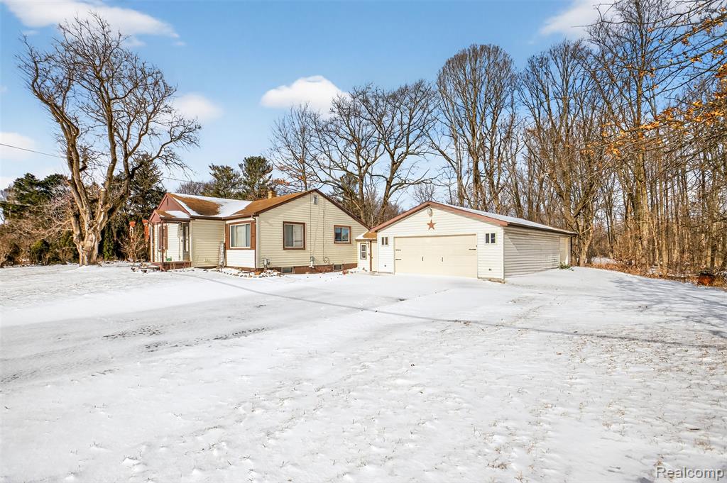 3241 East Curtis Road Birch Run, MI 48415 - Photo 2 of 47