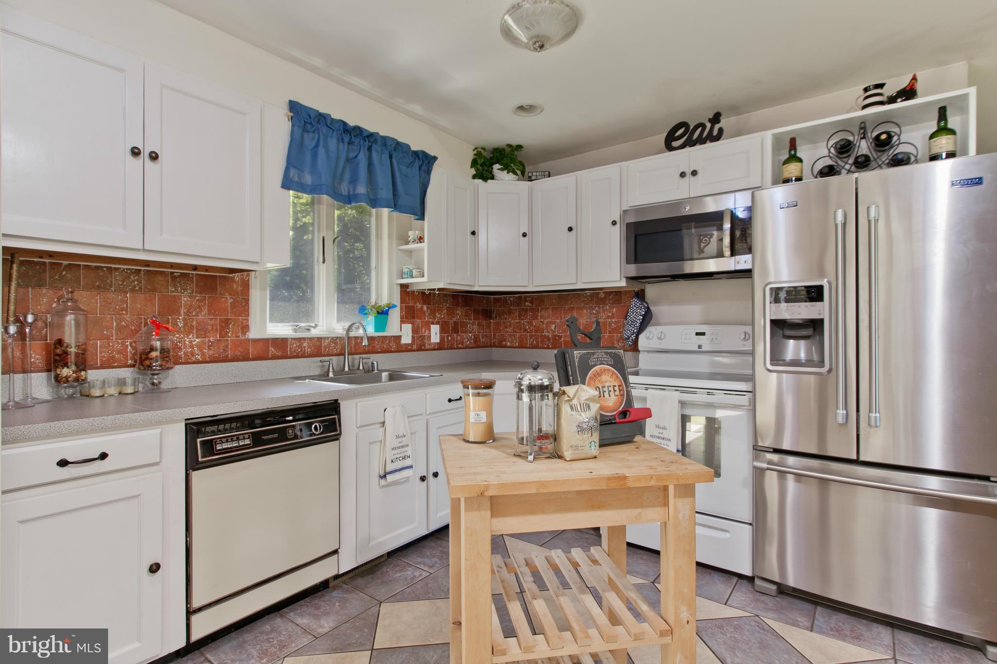 6630 Sundown Road Gaithersburg, MD 20882 - Photo 3 of 30 Kitchen