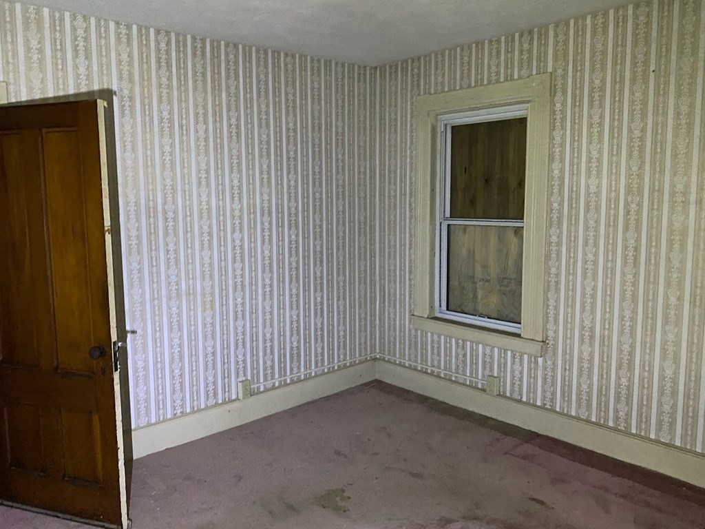 163 Pendleton Avenue Springfield, MA 01109 - Photo 11 of 12