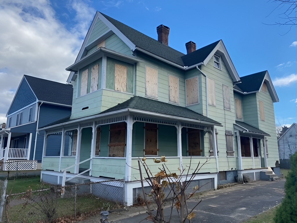 163 Pendleton Avenue Springfield, MA 01109 - Photo 3 of 12