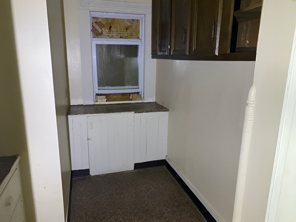 163 Pendleton Avenue Springfield, MA 01109 - Photo 4 of 12