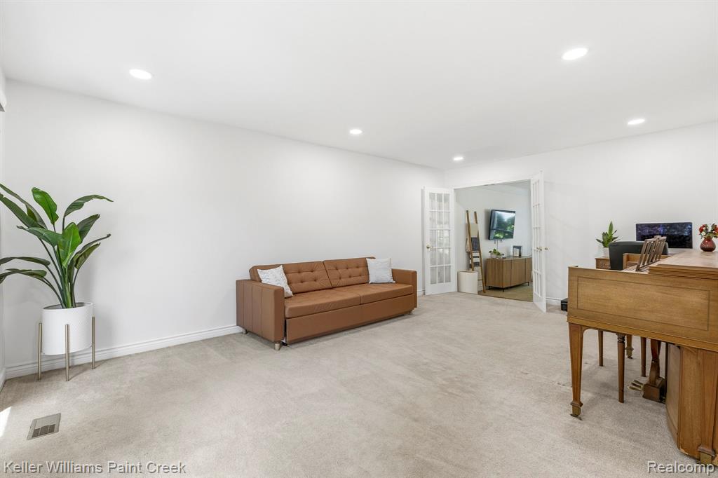 1675 North Kilburn Road Rochester Hills, MI 48306 - Photo 13 of 48