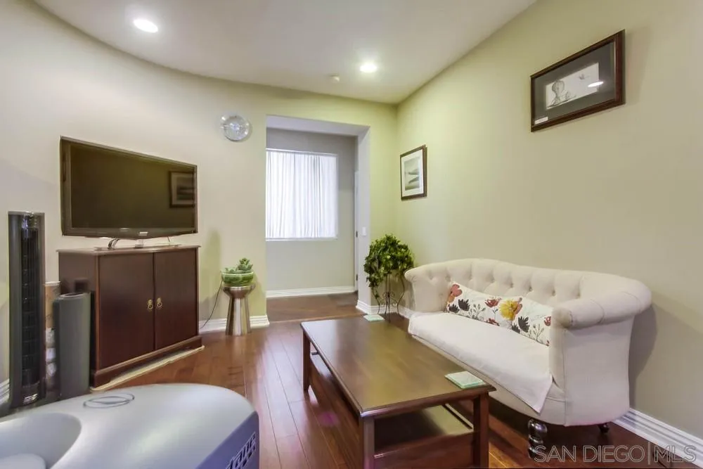 1677 Docena Road Carlsbad, CA 92011 - Photo 12 of 25 Gallery Image 12