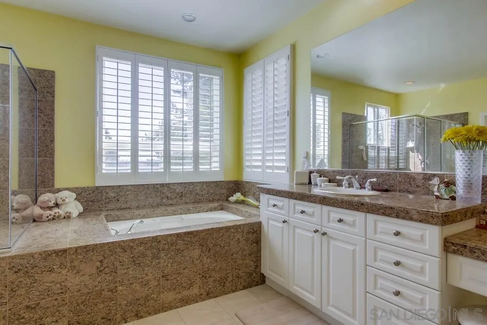 1677 Docena Road Carlsbad, CA 92011 - Photo 18 of 25 Gallery Image 18