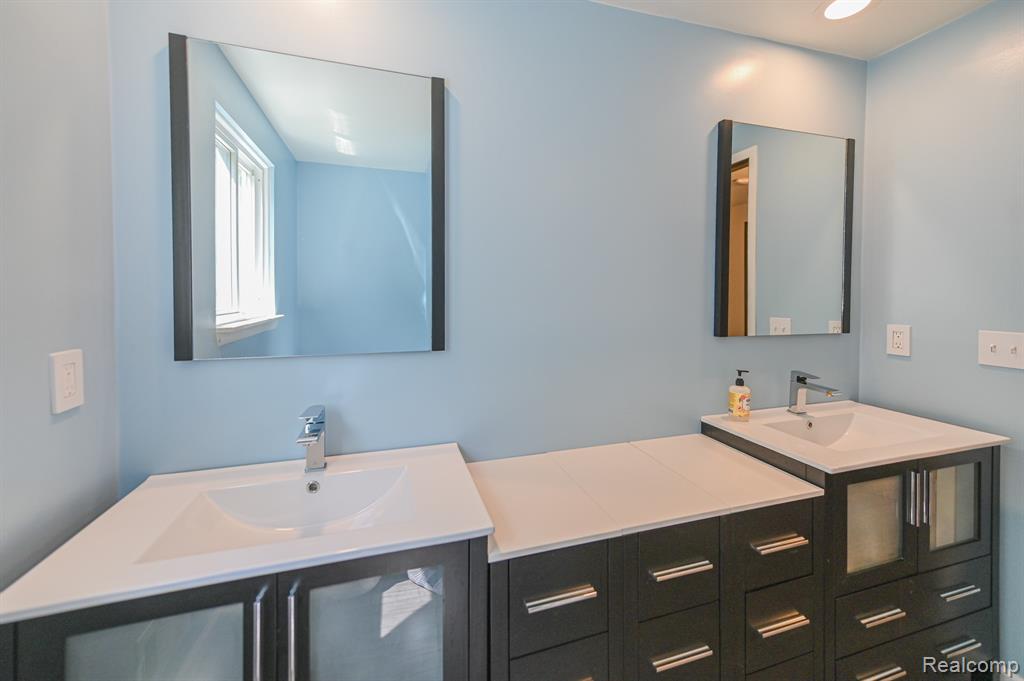 611 Ten Point Drive Rochester Hills, MI 48309 - Photo 15 of 17