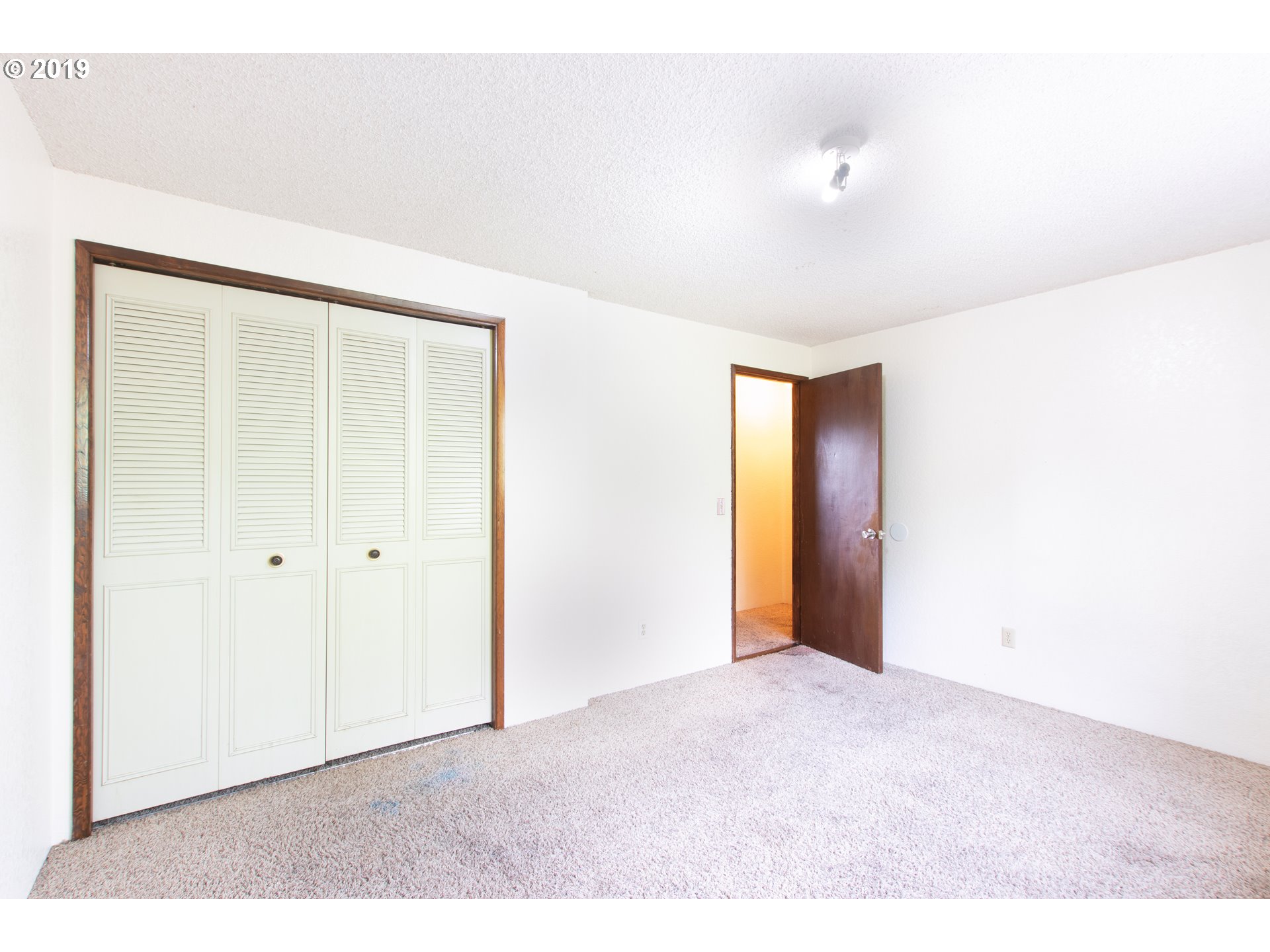 329 South 40th Place Springfield, OR 97478 - Photo 12 of 15 a view of an empty room