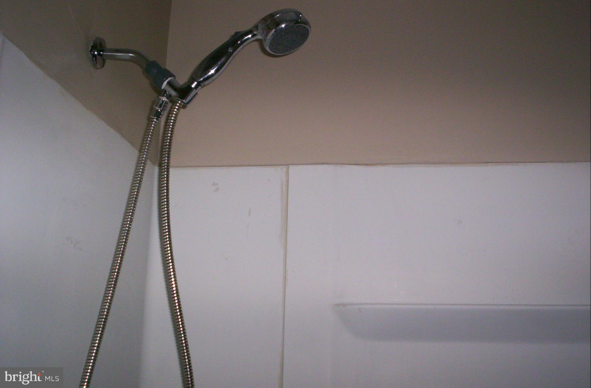 562 Welbrook Road Baltimore, MD 21221 - Photo 14 of 30 Bath