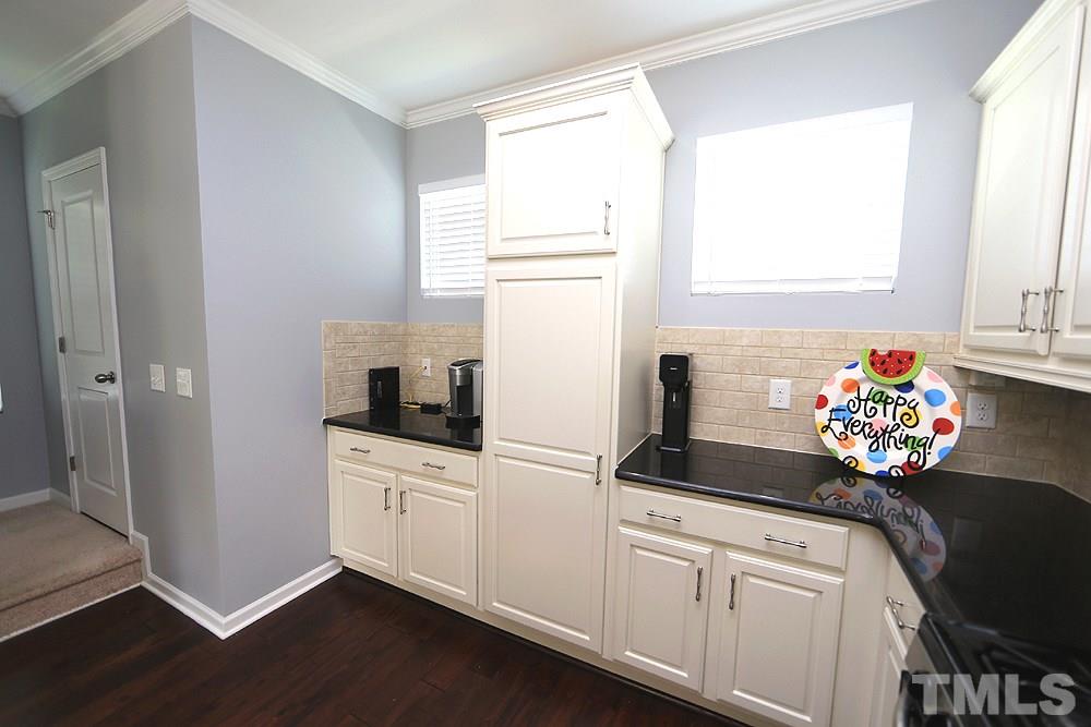1525 Crafton Way Raleigh, NC 27607 - Photo 8 of 22