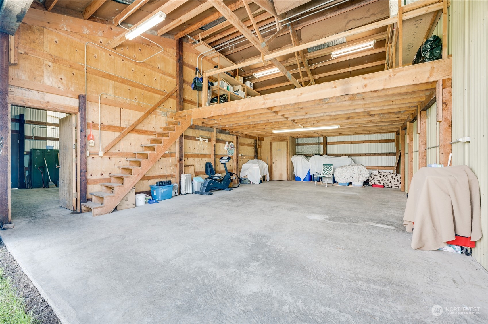 21040 Starbird Road Mount Vernon, WA 98274 - Photo 8 of 38 Gallery Image 8
