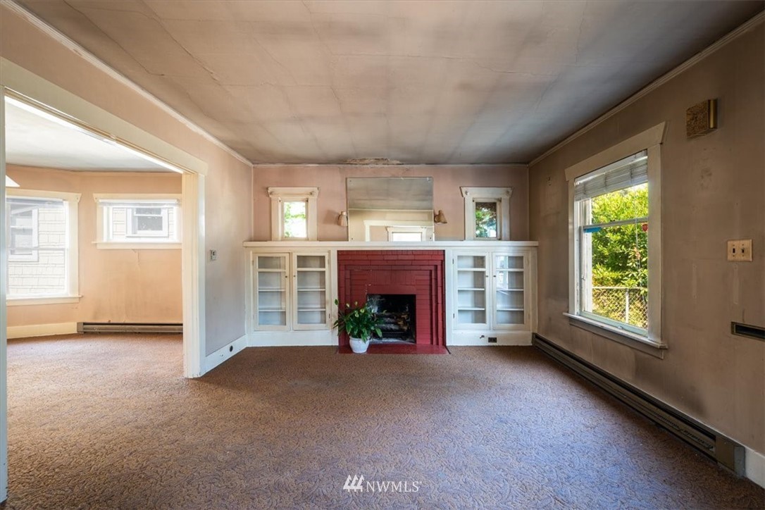943 North 76th Street Seattle, WA 98103 - Photo 3 of 15