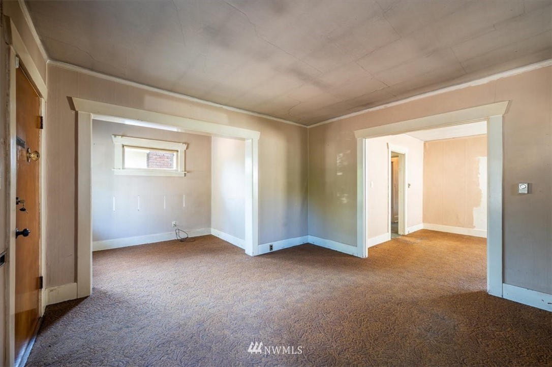 943 North 76th Street Seattle, WA 98103 - Photo 4 of 15