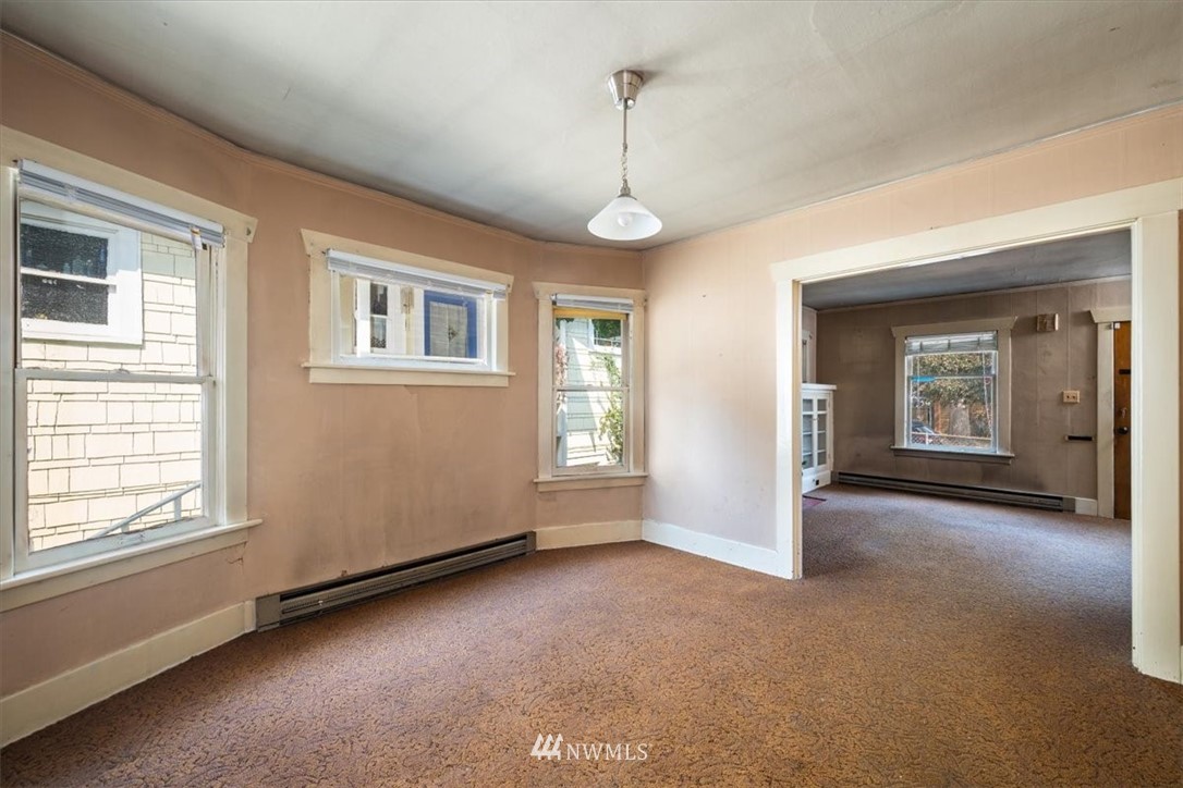 943 North 76th Street Seattle, WA 98103 - Photo 5 of 15