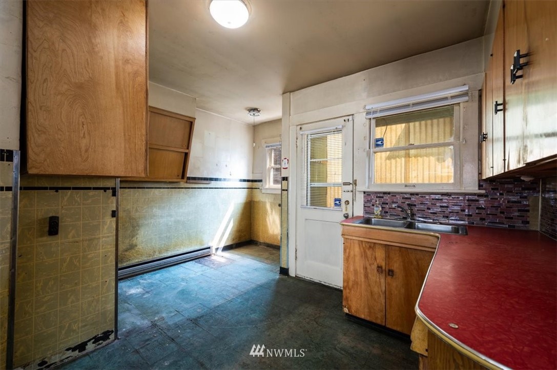 943 North 76th Street Seattle, WA 98103 - Photo 6 of 15
