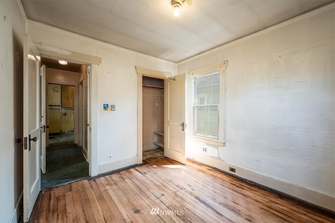 943 North 76th Street Seattle, WA 98103 - Photo 8 of 15