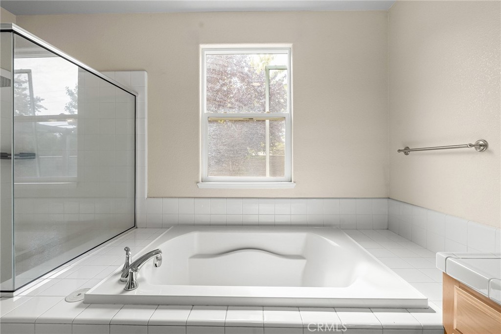 2135 Jacob Street Gridley, CA 95948 - Photo 31 of 50 a bathroom with a bathtub and a window