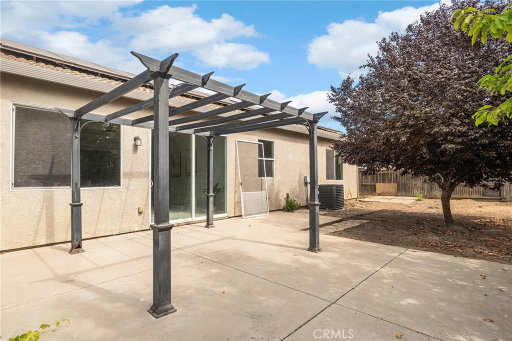 2135 Jacob Street Gridley, CA 95948 - Photo 38 of 50 a view of a house with a tree