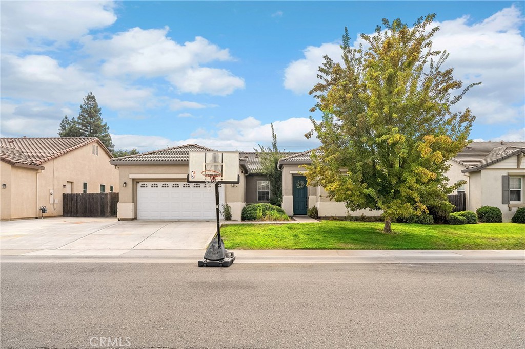 2135 Jacob Street Gridley, CA 95948 - Photo 6 of 50 a front view of house with yard and green space
