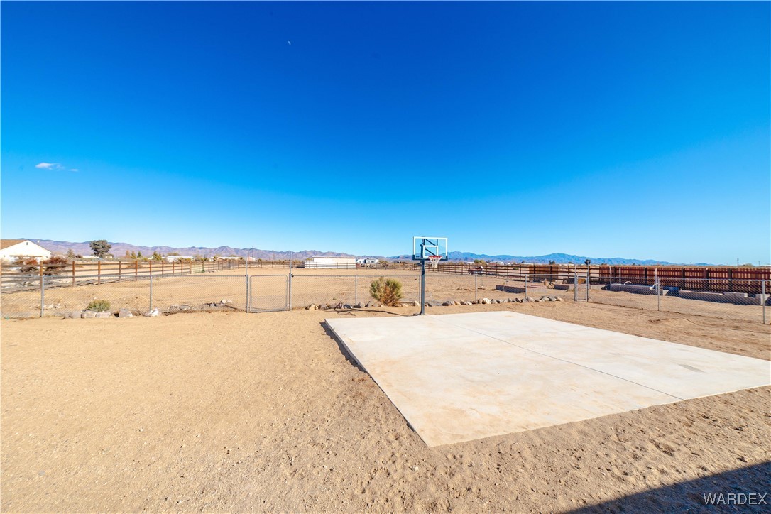 4246 Canelo Road Golden Valley, AZ 86413 - Photo 13 of 54 a view of an ocean and city