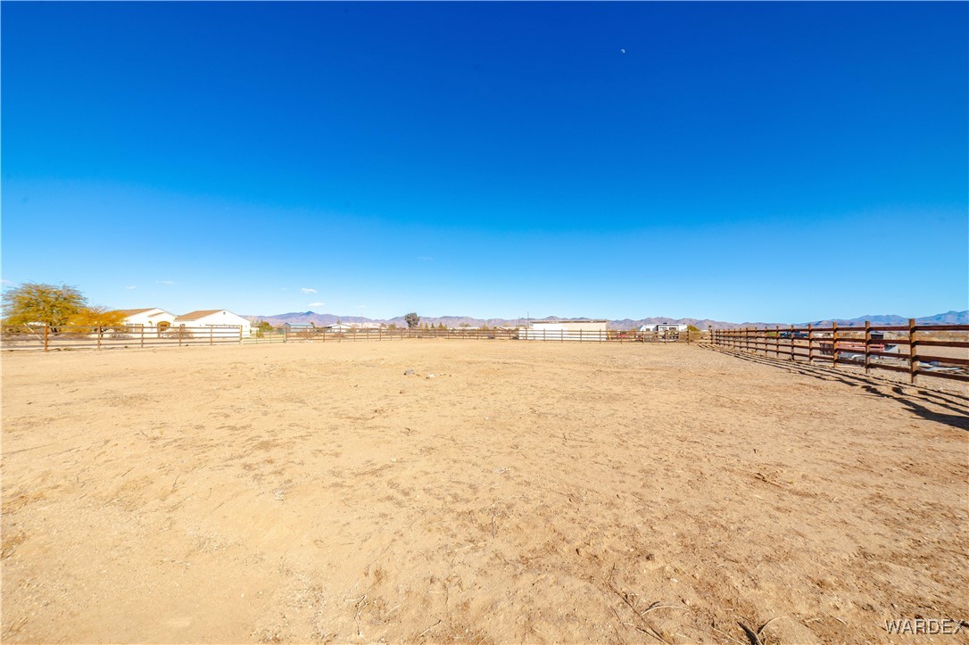 4246 Canelo Road Golden Valley, AZ 86413 - Photo 20 of 54 a view of an ocean