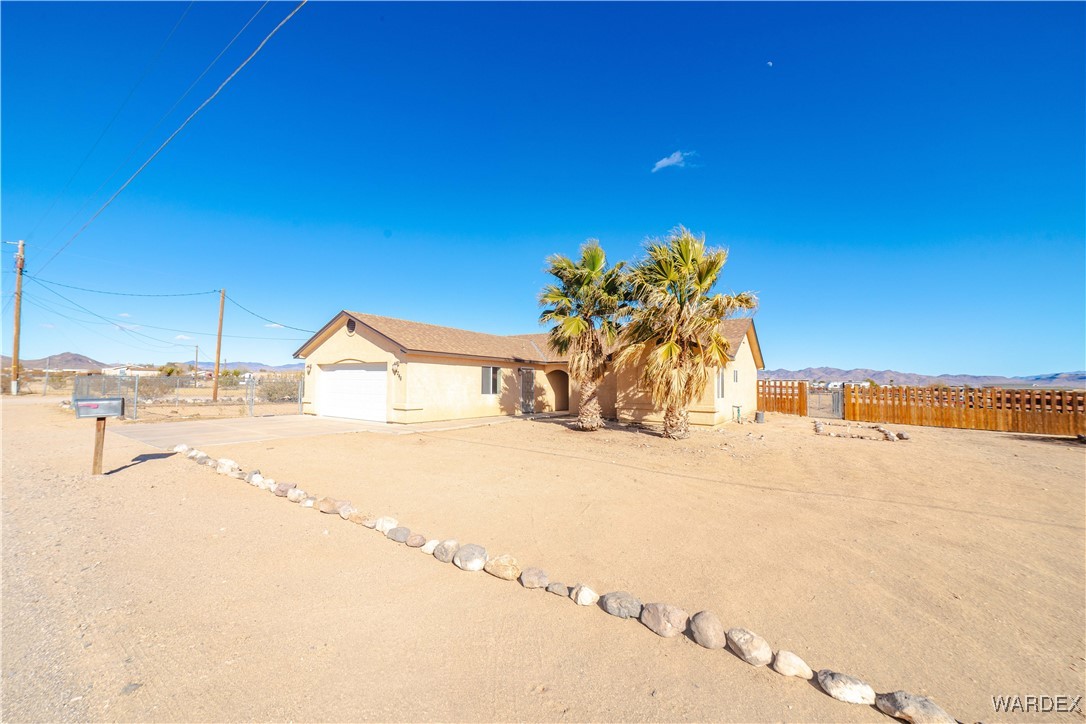 4246 Canelo Road Golden Valley, AZ 86413 - Photo 2 of 54 a view of a terrace space