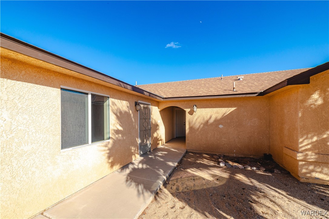 4246 Canelo Road Golden Valley, AZ 86413 - Photo 7 of 54 a backyard of a house