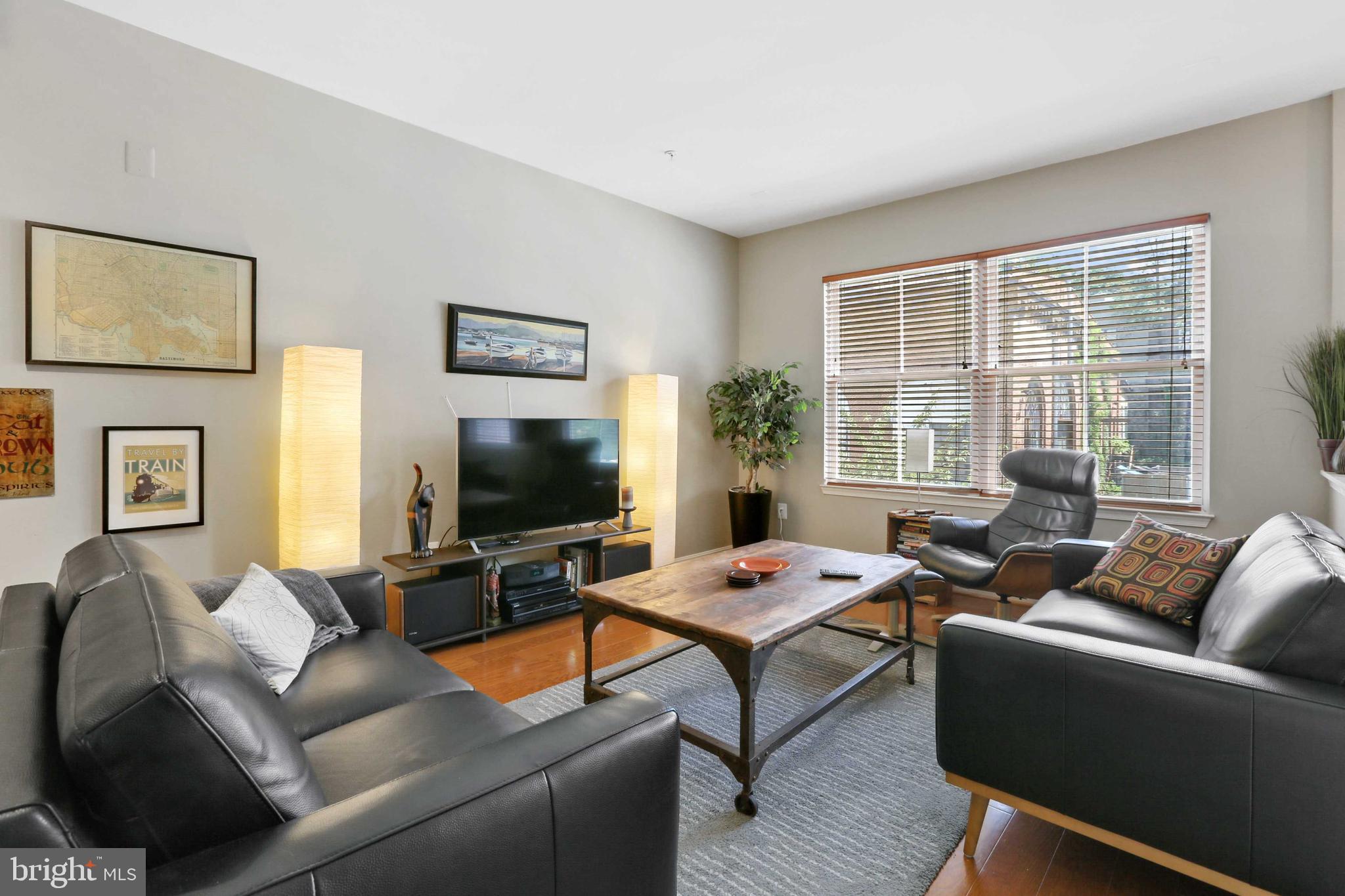 2064 Clipper Park Road Baltimore, MD 21211 - Photo 16 of 35 Living Room