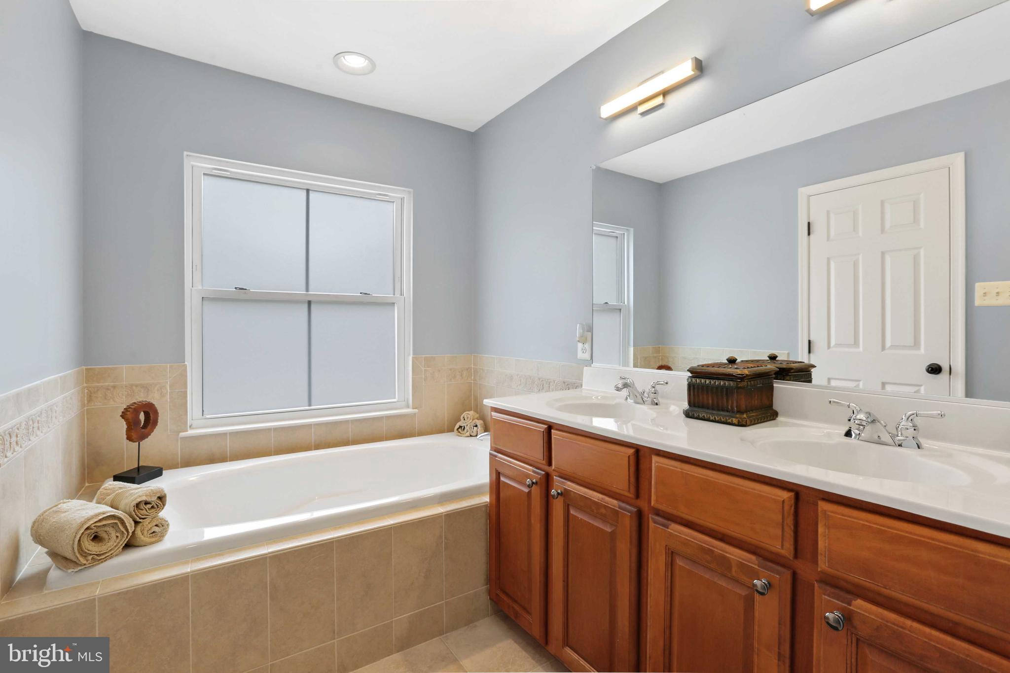 2064 Clipper Park Road Baltimore, MD 21211 - Photo 22 of 35 Primary Bath
